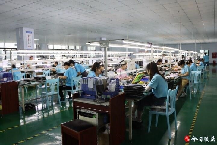 南充顺庆 电子产品企业智能化生产锻造新质生产力